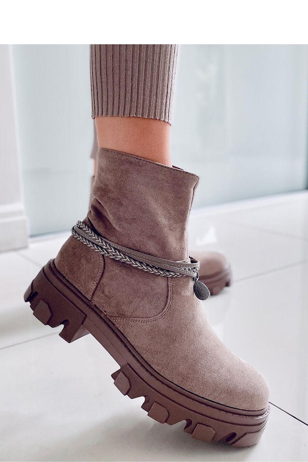 Boots model 171501 Inello - Toi ‘n’ Moi Ltd