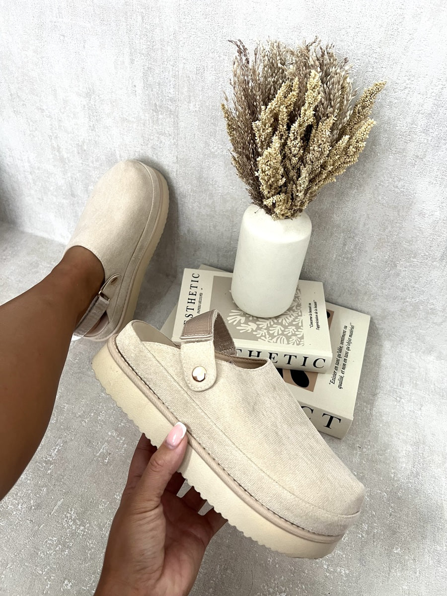 Chunky Slingback Closed Toe Clogs