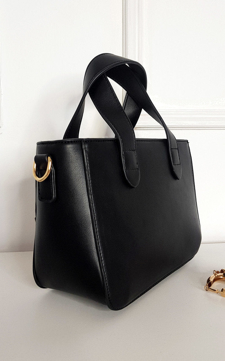 Bag with Extreme Chain Detail - Toi ‘n’ Moi Ltd