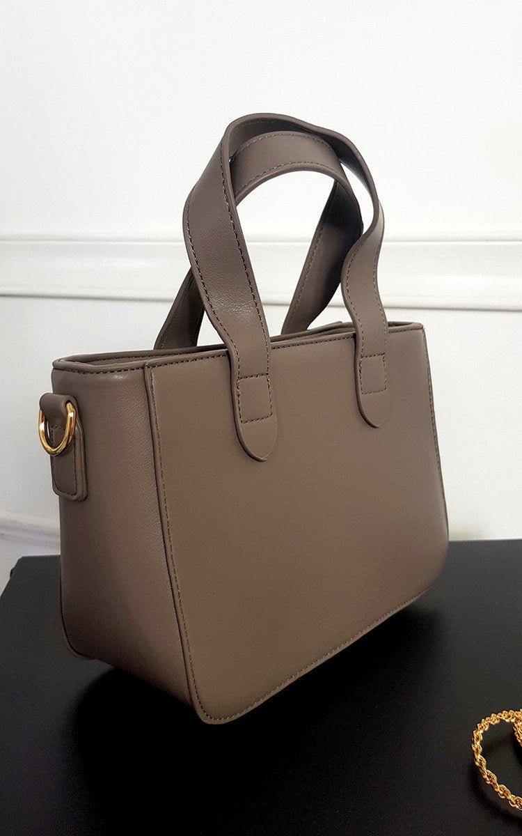 Bag with Extreme Chain Detail - Toi ‘n’ Moi Ltd