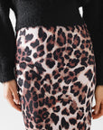 Jupe mi-longue évasée taille mi-haute à imprimé léopard